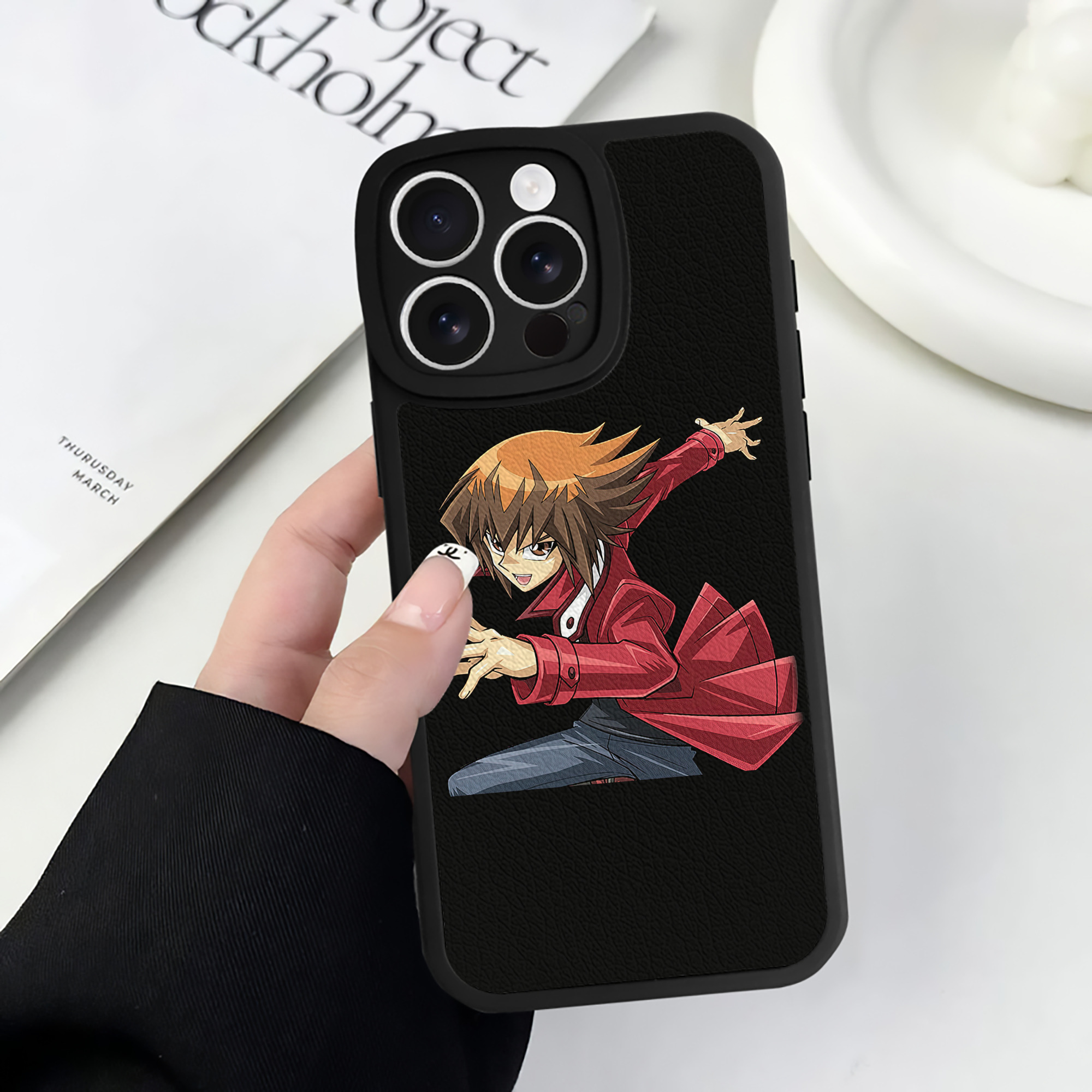 （画像用） 遊☆戯☆王 Yu-Gi-Oh! 【iPhone 16シリーズ対応】シリコンスマホケース（レザー調） 材質：シリコン